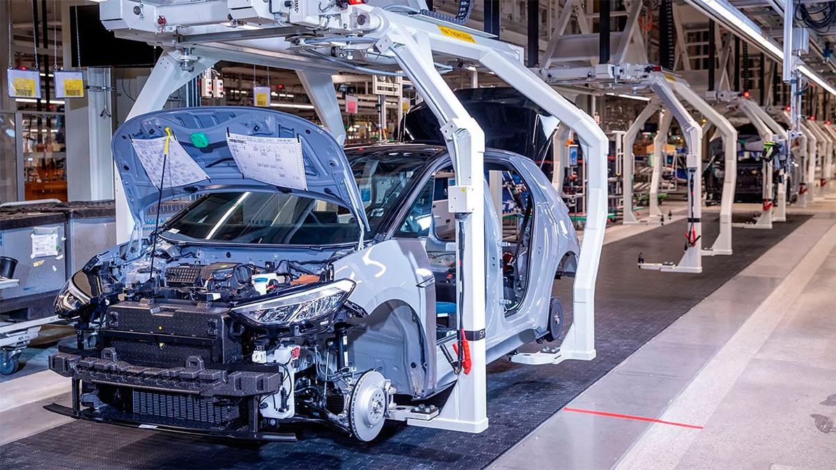 Falta proveeduría a sector automotriz