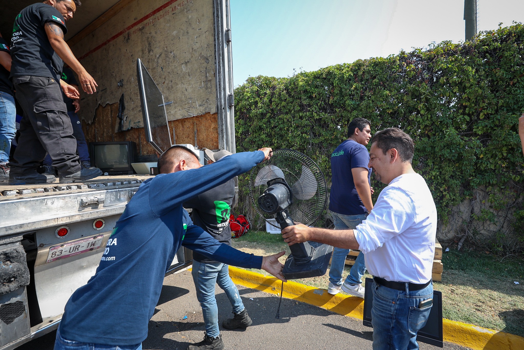 ¿No sabes dónde tirar electrónicos y electrodomésticos viejos? Aquí puedes hacerlo