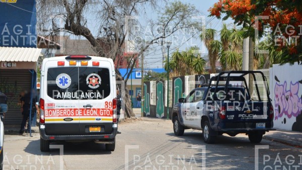 Viajaba tranquilamente en su bicicleta por esta colonia de León, ¡y lo balean!