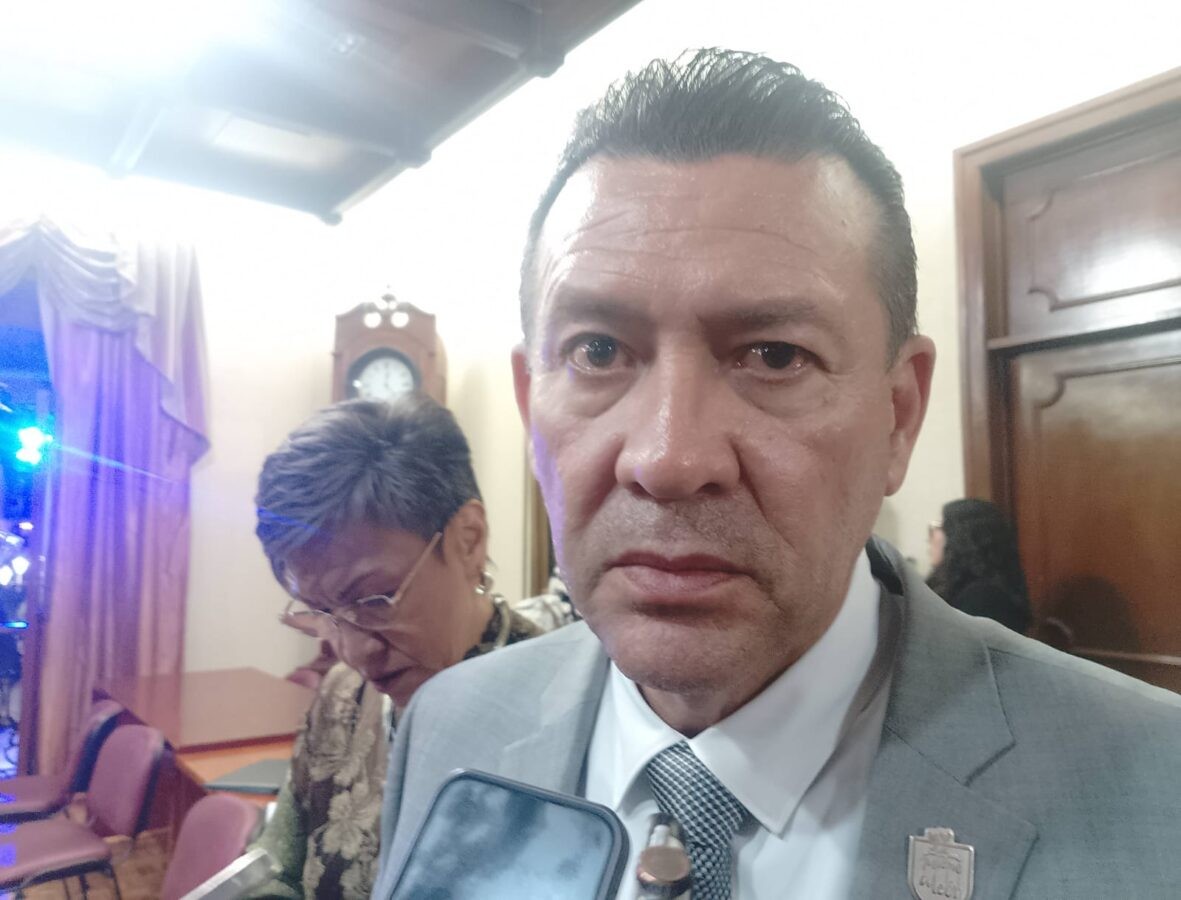 Renuncia Arturo Navarro a la Secretaría del Ayuntamiento de León