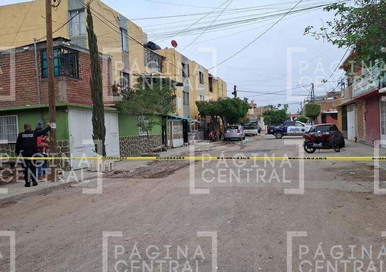 Ernesto lavaba un auto cuando le dispararon; familiares lo trasladaron al hospital