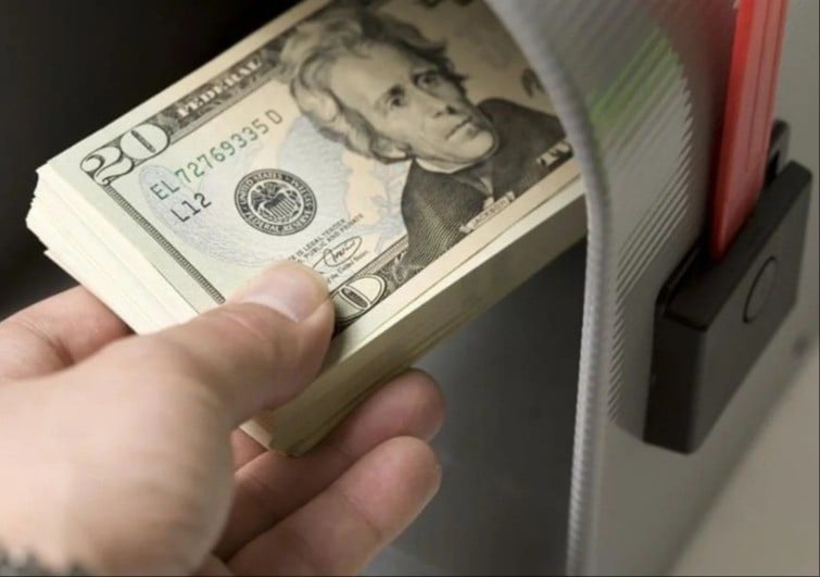 Aprueban en EU impuesto de 3.5 % a remesas