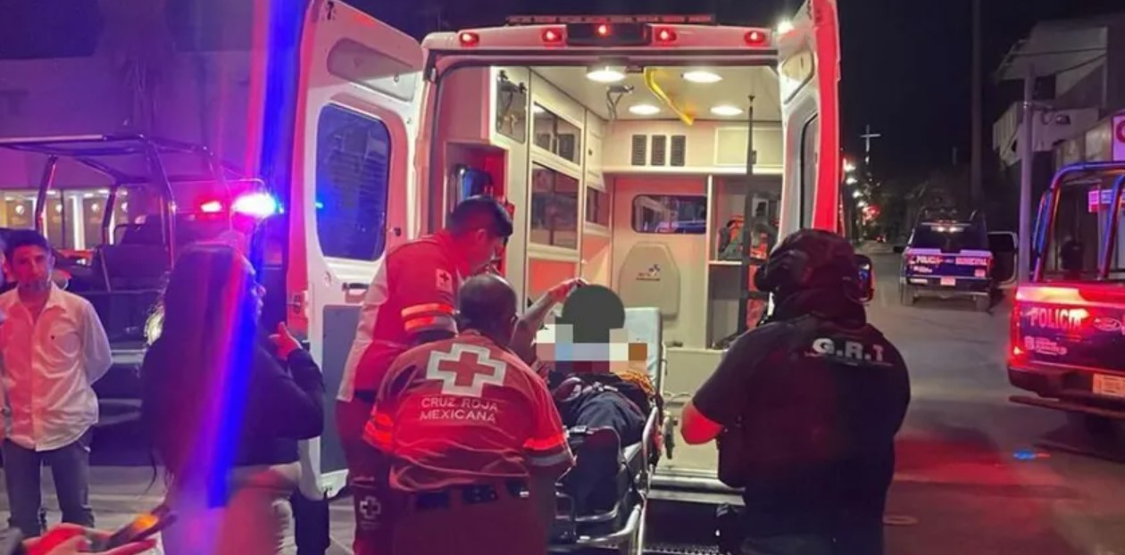 ¡Con su propia arma! Enrique inicia pelea en bar, saca cuchillo y termina apuñalado