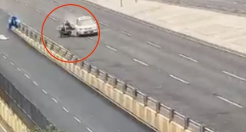 VIDEO Son arrollados y detenidos: Motociclistas asaltan y testigo les ‘avienta’ camioneta