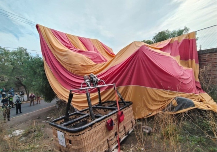 Deja 12 heridos caída de globo aerostático
