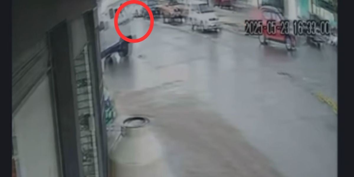 VIDEO Carro se le atravesó: Momento exacto del trágico accidente de camioneta de valores