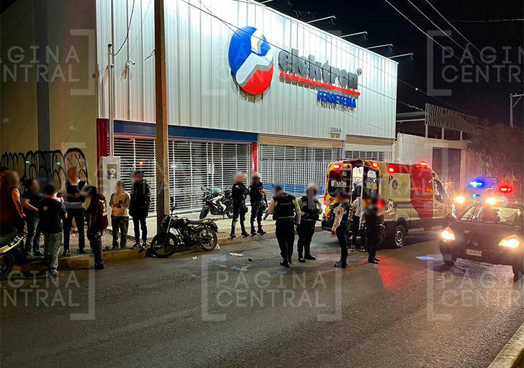 Motociclista resulta lesionado tras accidente, presuntamente un March se le cerró