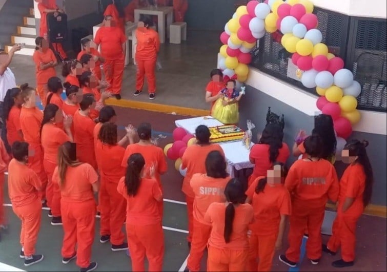 Festejan cumple de niña que vive con su mami en centro penitenciario de Guanajuato