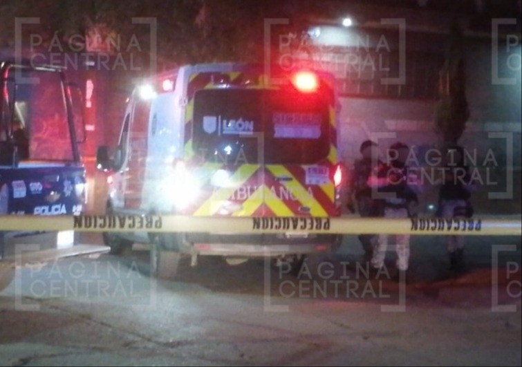 Hombres platicaban afuera de casa cuando llegaron motociclistas y comenzaron a balearlos