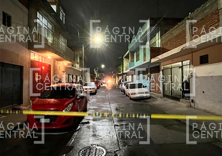 Joven de 25 años resulta gravemente herido tras ser atacado a balazos afuera de su casa