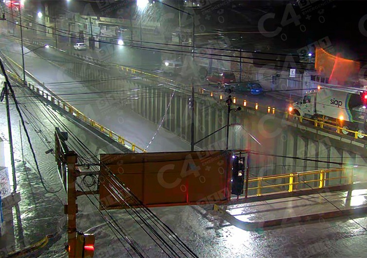 ¡Toma precauciones! Fuertes lluvias provocan caos vial y encharcamientos severos en León