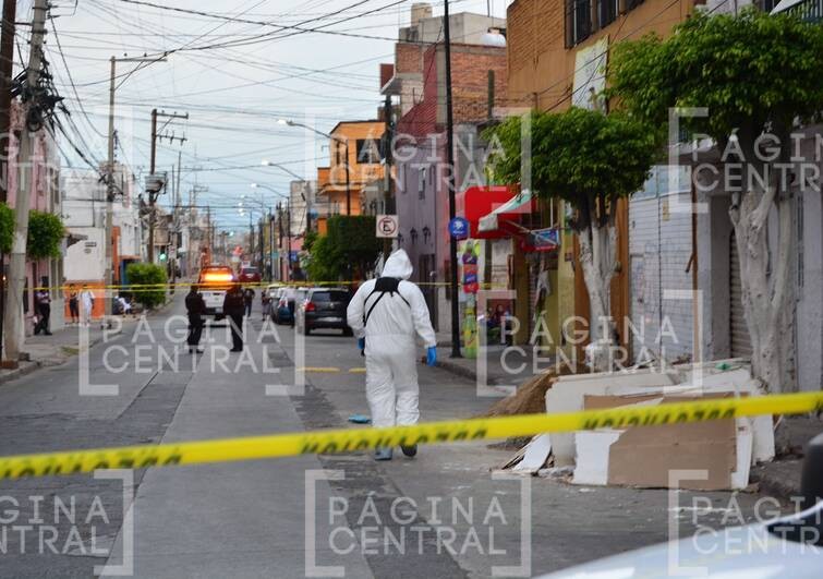 Disparan sin piedad contra albañil; su cuerpo quedó tendido en la entrada de su casa