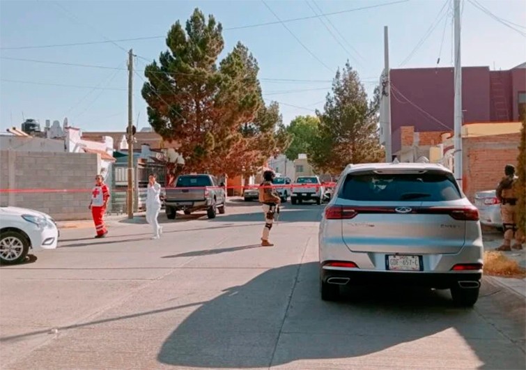 Hombre asesina a su pareja de 16 años y luego se dispara frente a su bebé