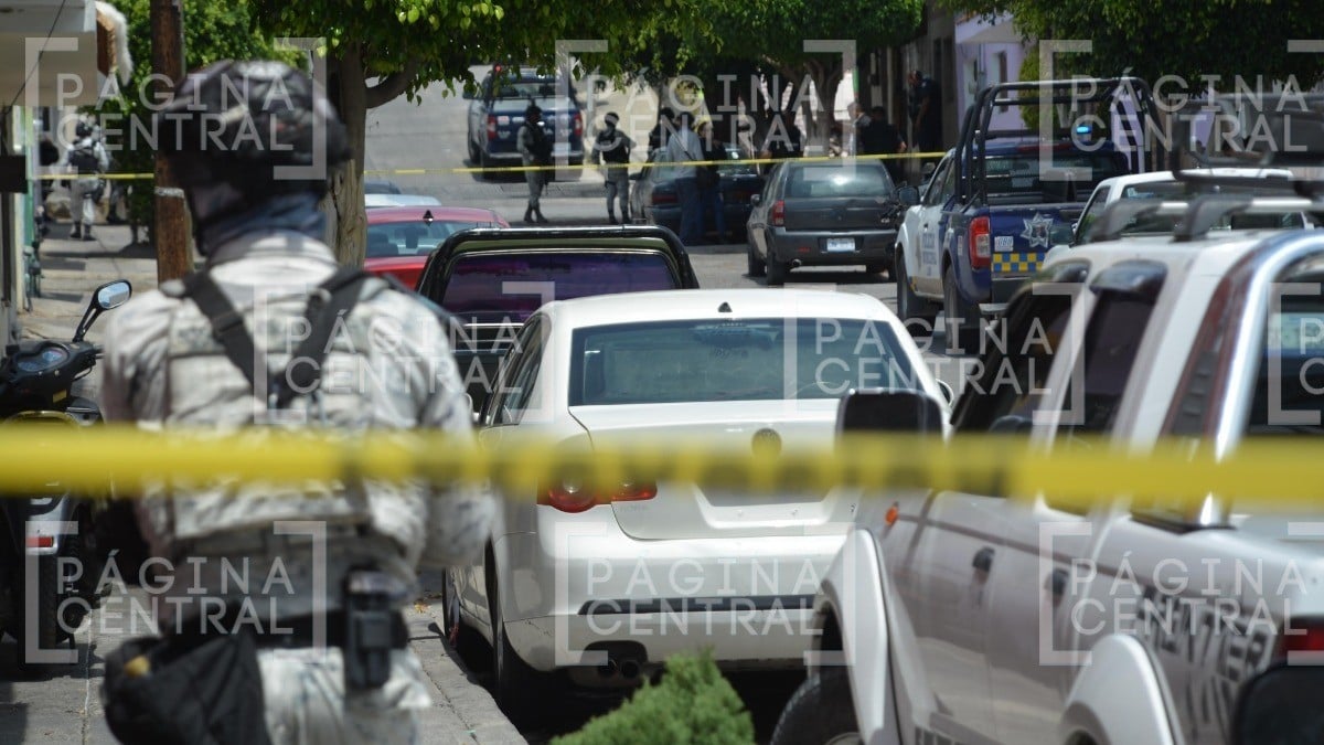 ¡'Plomazos'! Hombre sentado en una casa fue baleado en la cabeza y murió en minutos