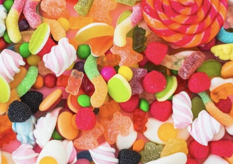 Cae narcomenudista en puesto de dulces; vecinos la denunciaron 'por ser sospechosa'