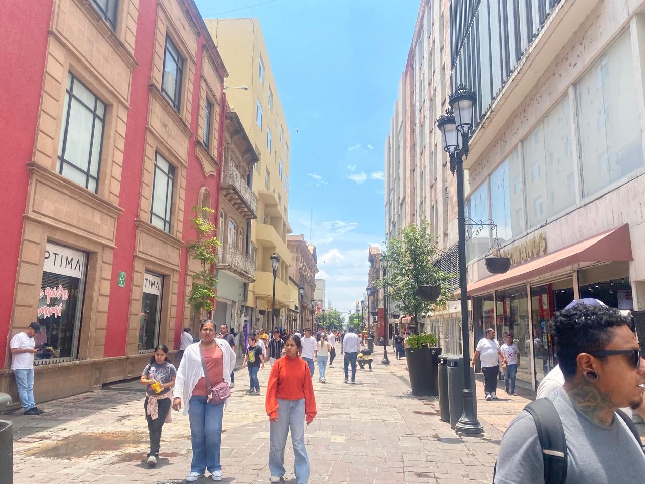 Se sentirá bochornoso el día, ¿y lloverá? Este es el clima en León hoy