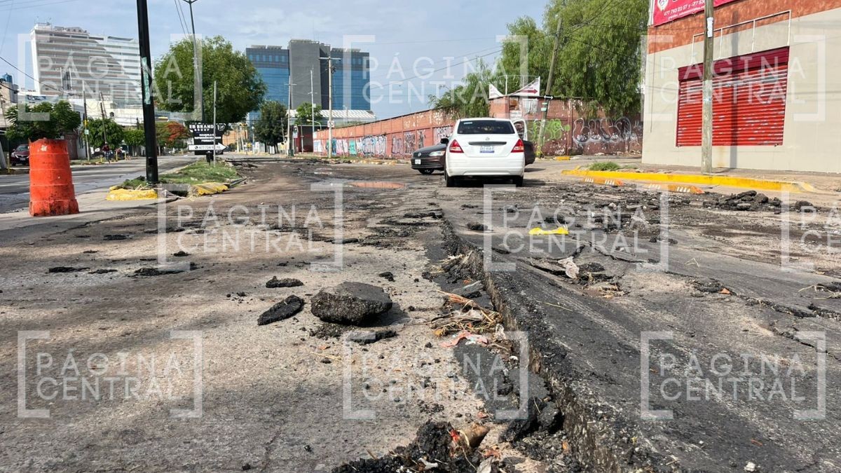 ¡Otro socavón! Cierran por hundimiento un tramo de este bulevar en León