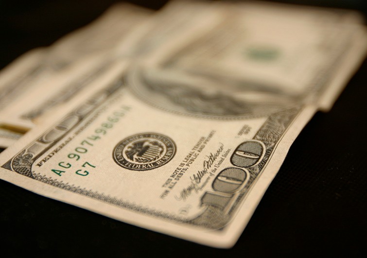 Se hunden remesas 12%; pegan políticas de Trump