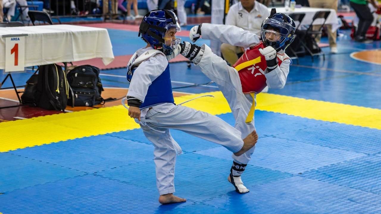 Participan en SMA cerca de 450 jóvenes en evento nacional de Taekwondo