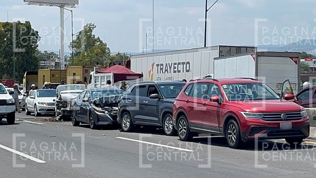 ¡Carambola! Choque entre 6 vehículos colapsa tráfico, un herido quedó sobre la carretera