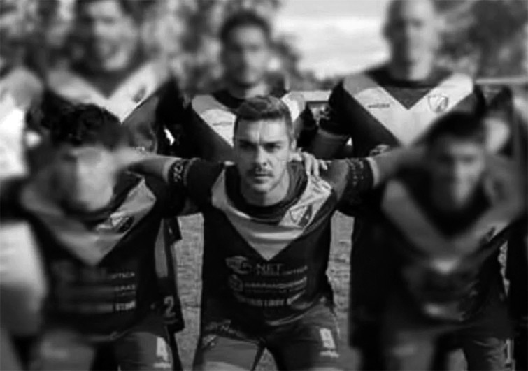 VIDEO Futbolista se desmaya en pleno partido y más tarde confirman su muerte