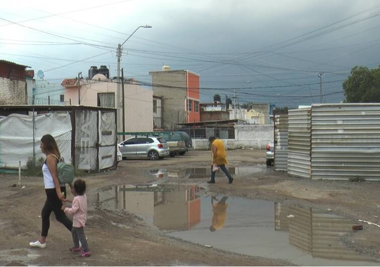 Inundaciones persisten en esta colonia de León; vecinos claman ayuda