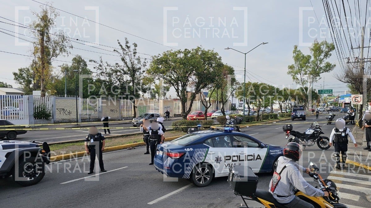 ¡De película! Matan a conductor a balazos, policías los siguen y detienen frente a la Prepa