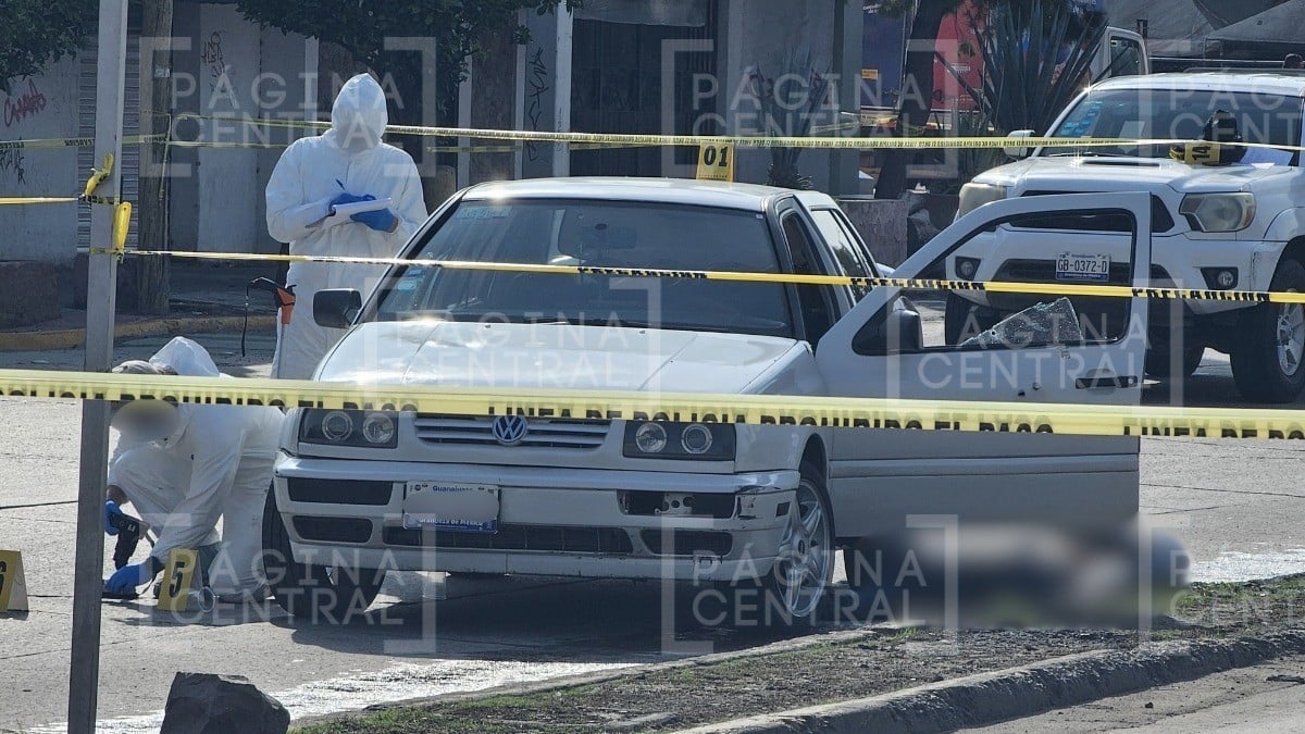 “¡Él no, él no!” Conductor vio que le disparaban y bajó del auto, pero murió en el bulevar