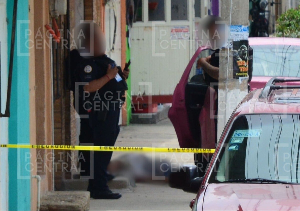 Tres hombres platicaban afuera de una casa cuando fueron rafagueados; 2 de ellos murieron