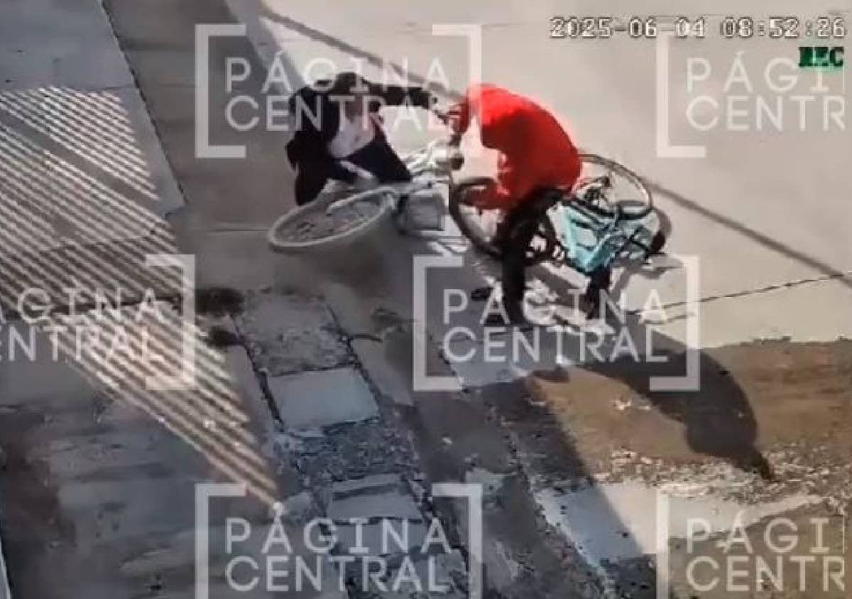 Mujer iba en bicicleta sobre una calle de León y ladrón la tumba y se la roba