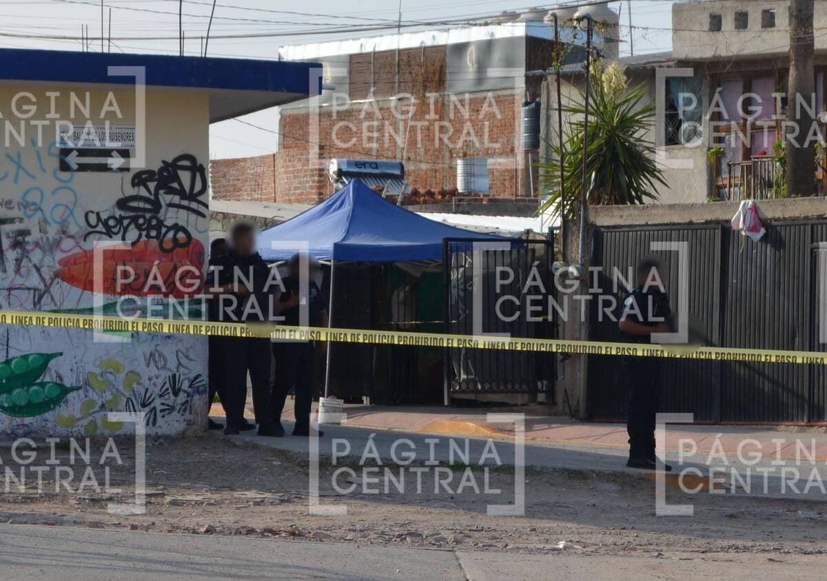 Hombres armados entran con violencia a una casa y matan a mujer; era esposa de un policía