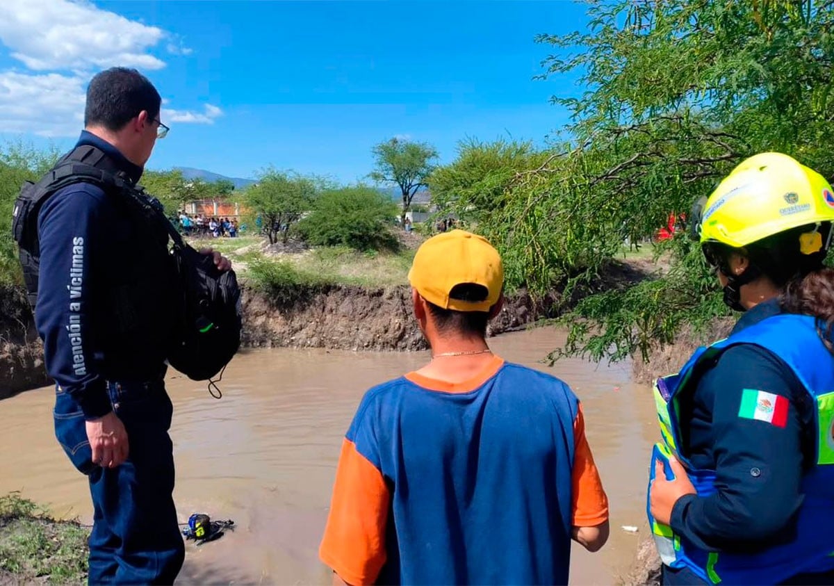 Adolescente muere ahogado al intentar salvar a su perrito que cayó a un estanque