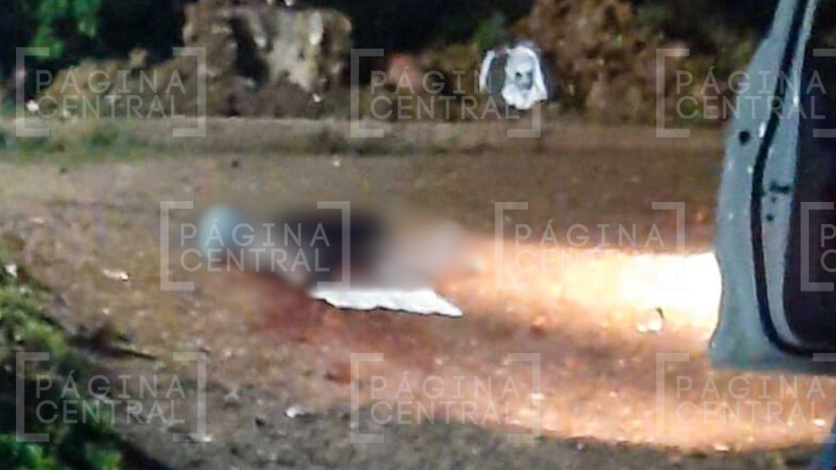 Vecinos escucharon balazos y al salir de casa vieron a un hombre tirado en una terracería