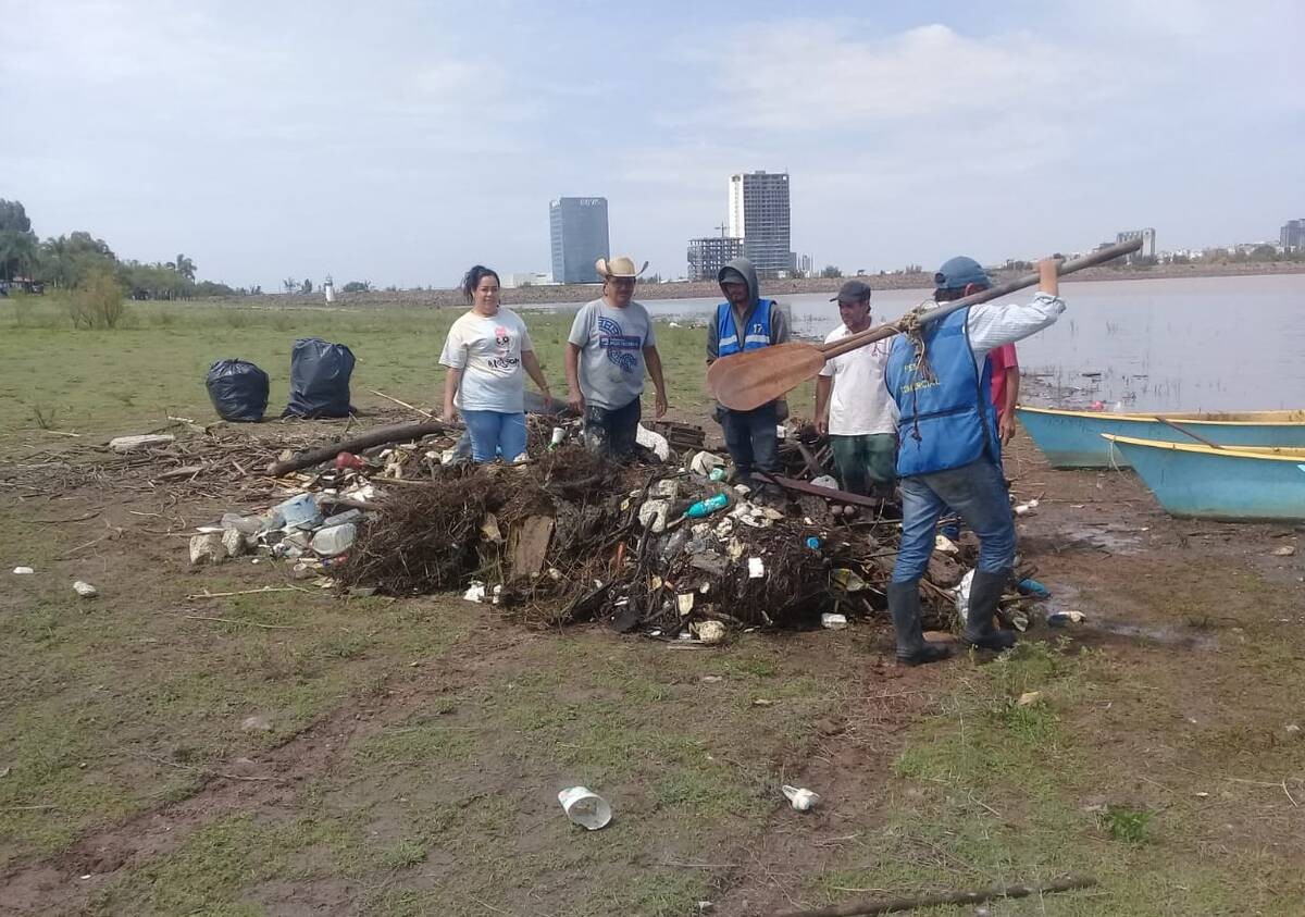 ¡No tiren basura! Pescadores se unen a la limpieza en la presa El Palote