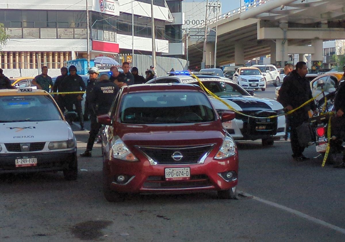 VIDEO Lo apuñalan por la espalda: Taxista es asesinado durante conflicto vial 