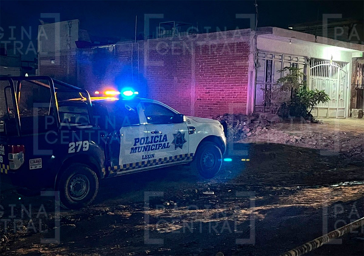 Escucharon disparos y después gritos de auxilio; encuentran a hombre baleado en la calle