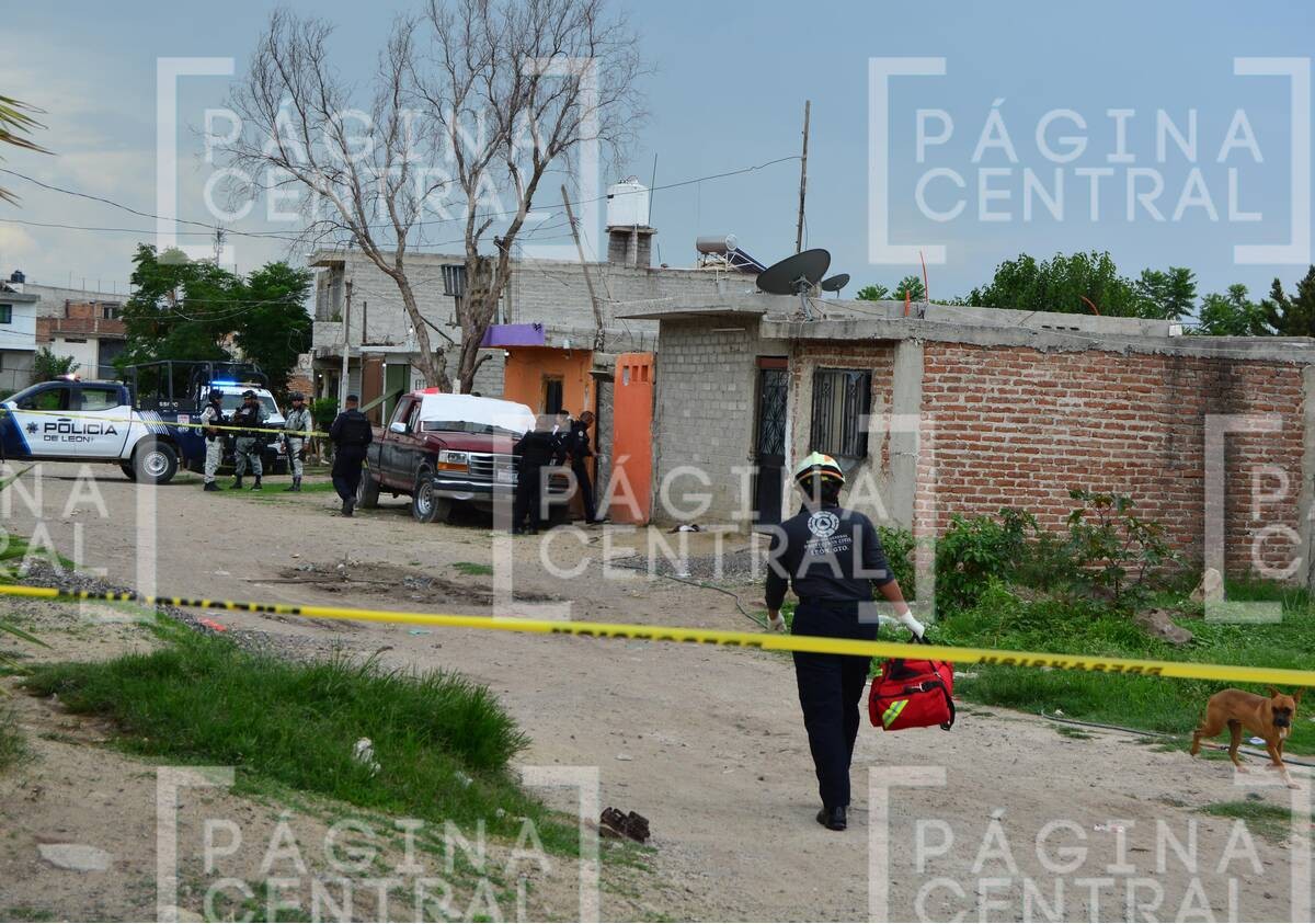 Motosicarios llegan a una casa y disparan contra hombre; queda sin vida en la entrada