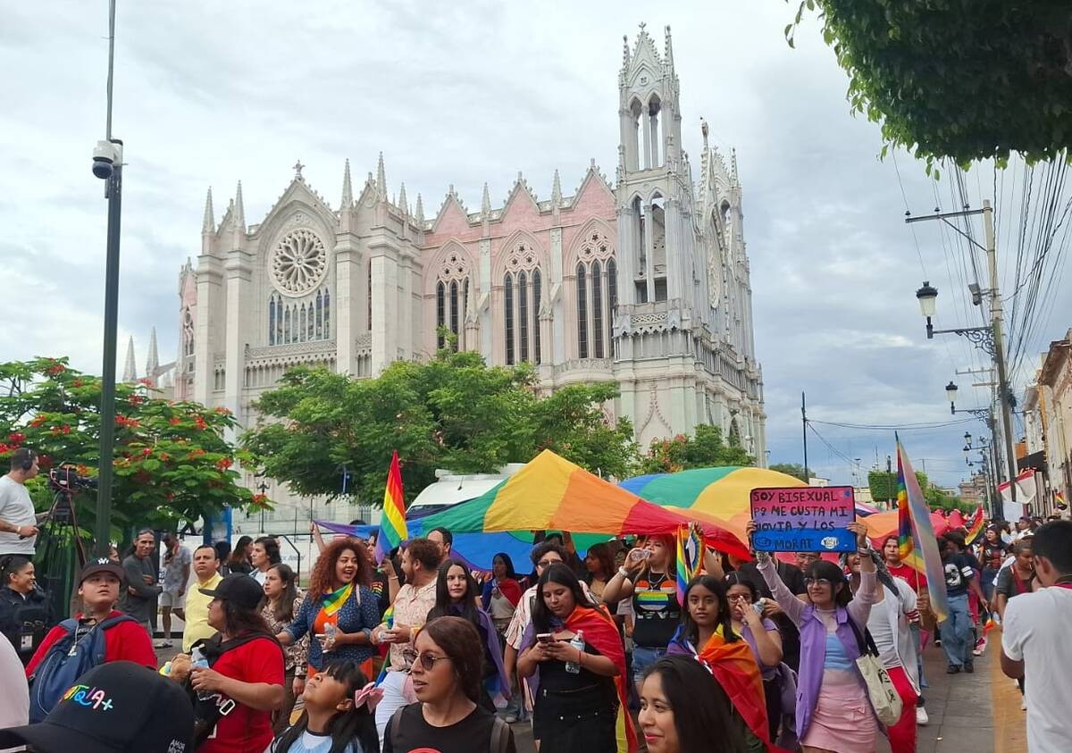 Marchan 9500 en Pride León y celebran una década por la inclusión