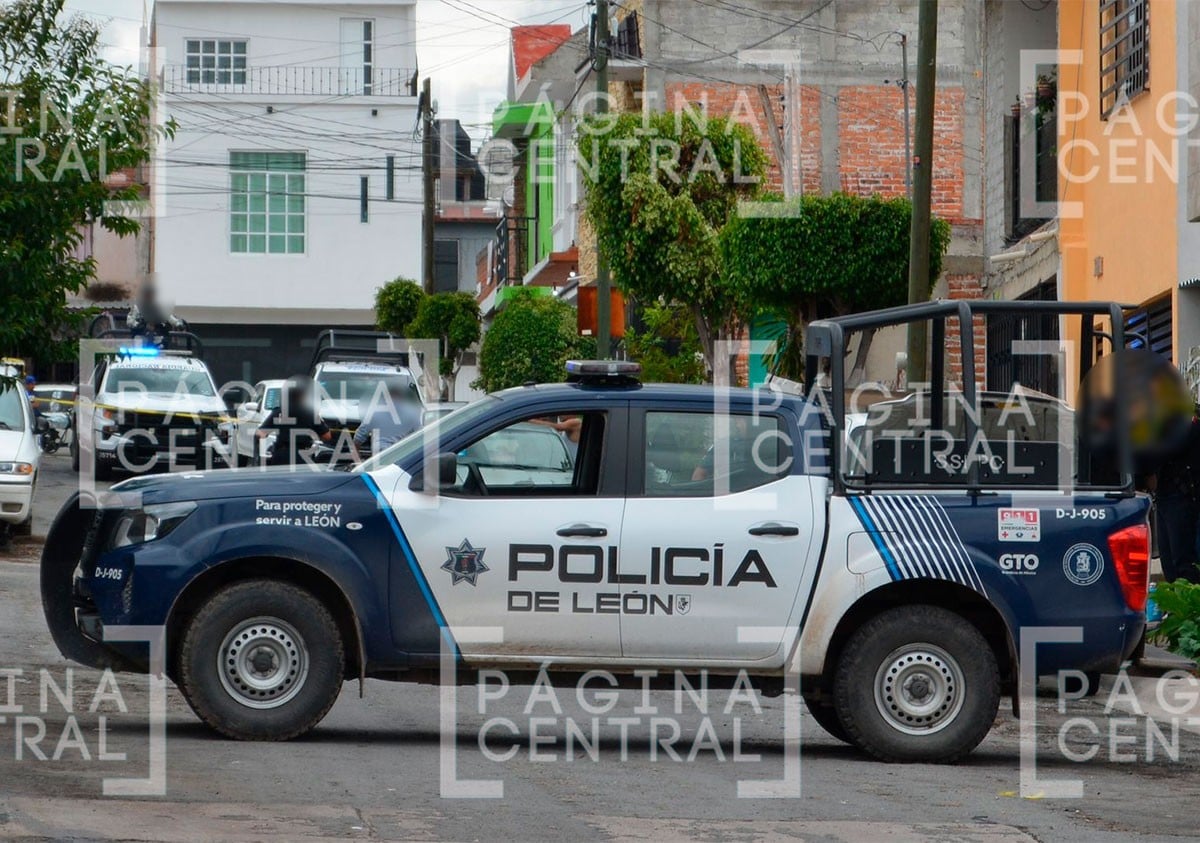 ¡Le dispararon 9 veces! Joven fue atacado a balazos mientras estaba afuera de su casa