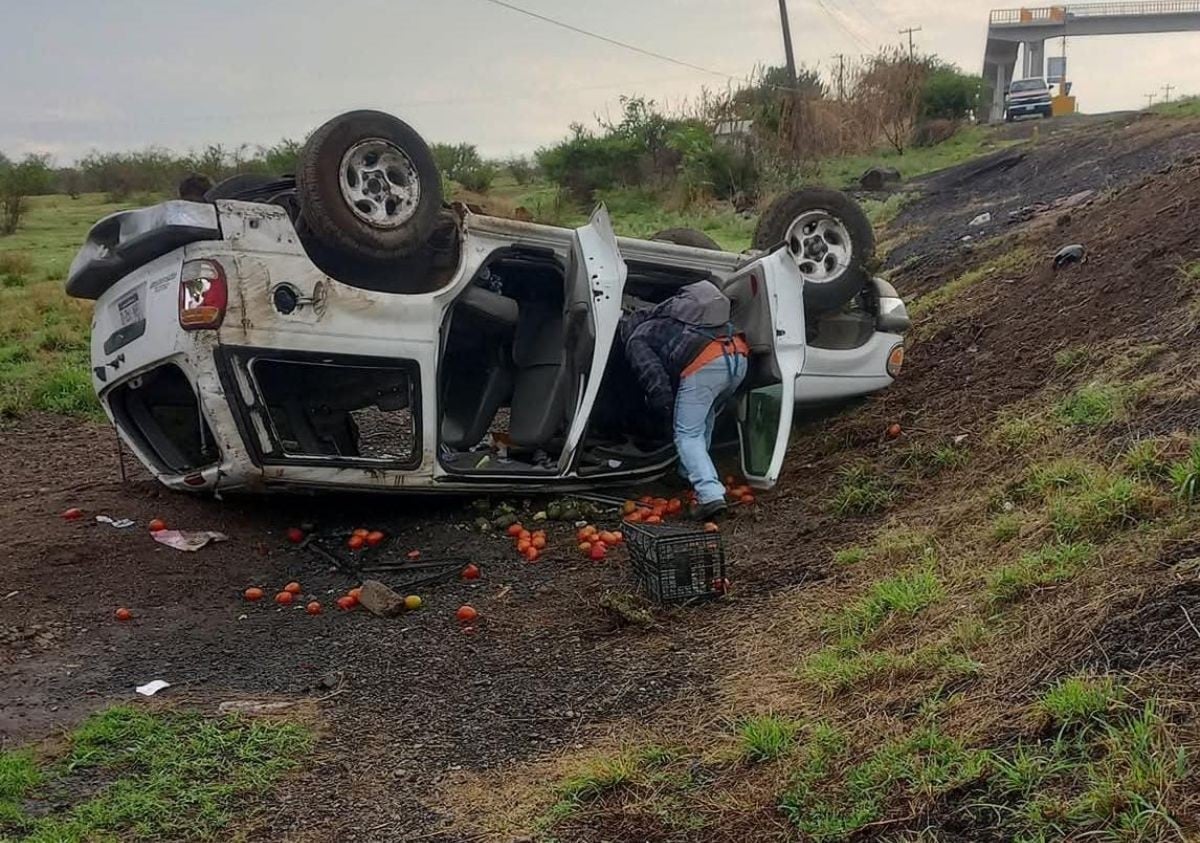 VIDEO ¡Choque múltiple! Carretera está cerrada por accidente entre 3 tráileres y camioneta