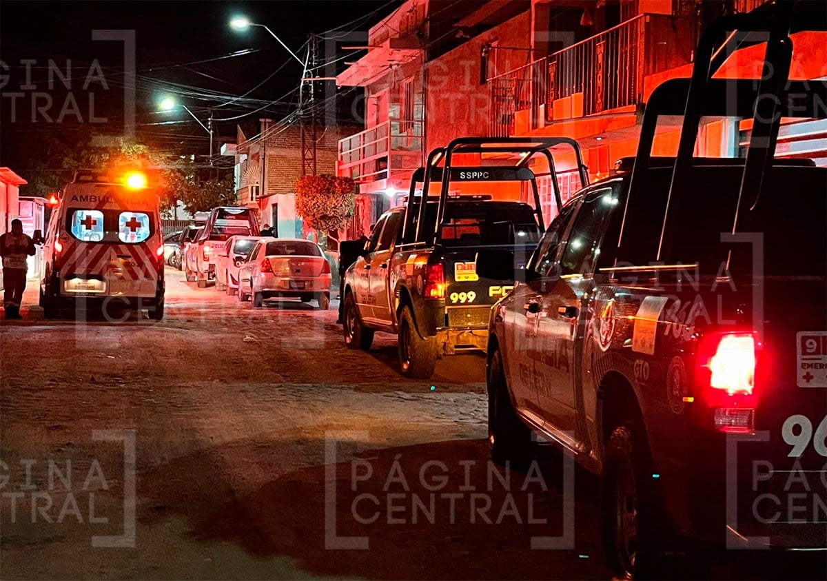 Tras riña campal, vecinos reportaron disparos y vieron a los rijosos correr; hay un herido