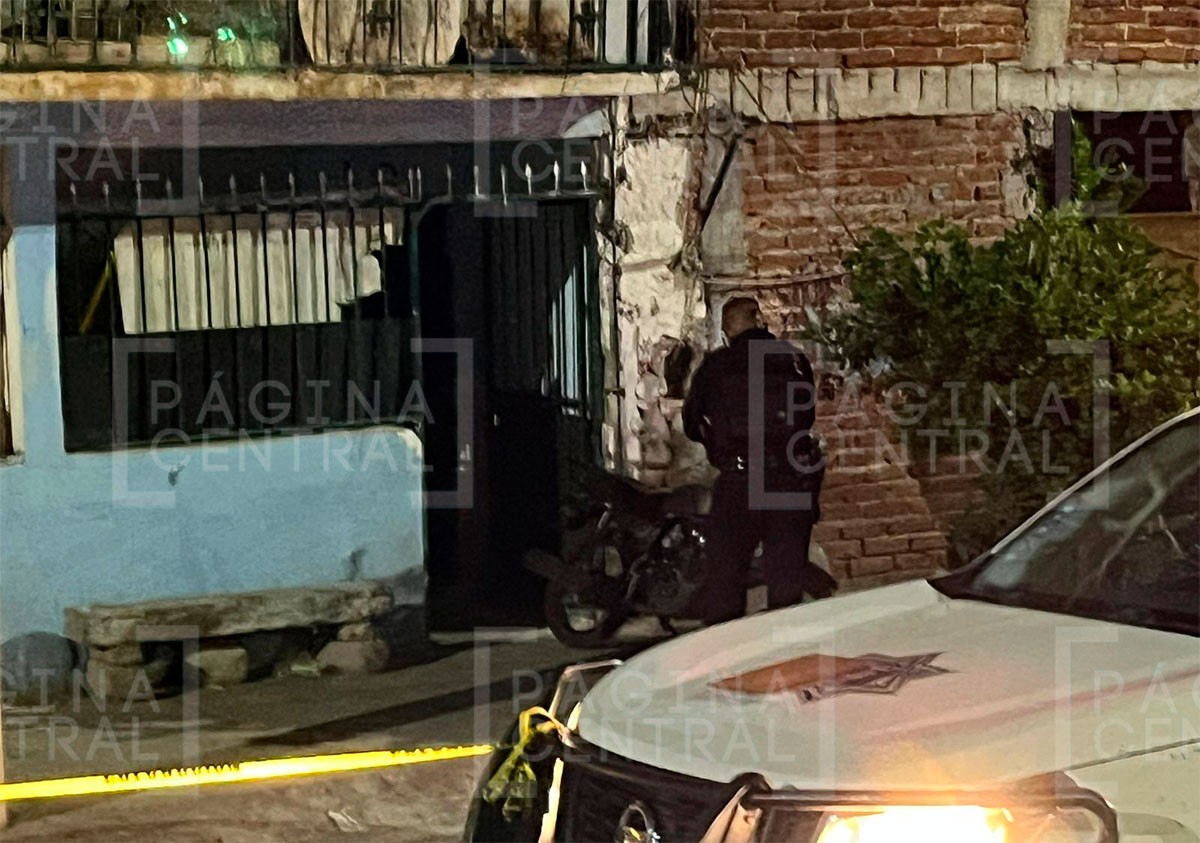 Le tocaron la puerta y, al salir, fue atacado a balazos; los responsables huyeron en moto