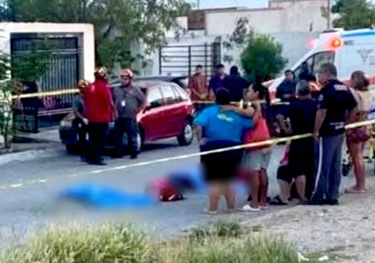 Muerte instantánea: Pequeñitos son arrollados por camión cuando iban en scooter