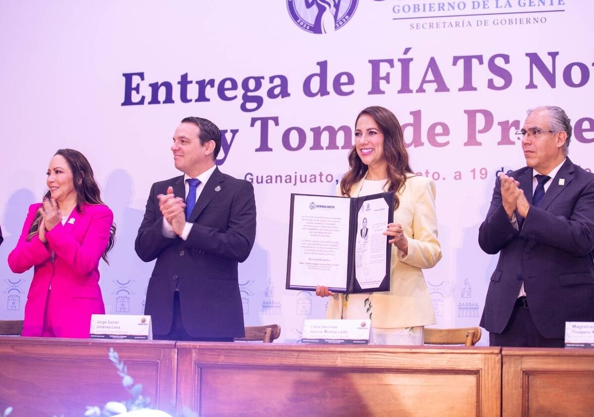 ¡Inicia proceso para abatir rezago! Entregan Fíats para 9 nuevas notarías en el estado