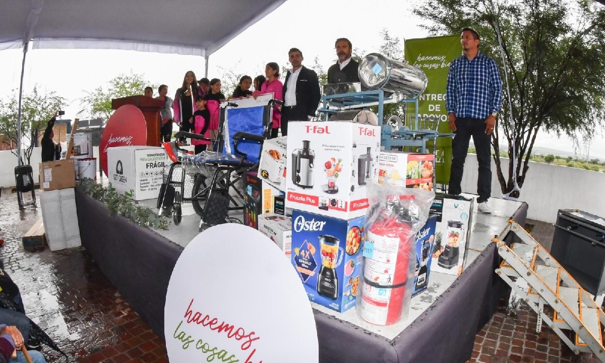 Gobierno de San Miguel de Allende entrega apoyos desde económicos hasta funerarios