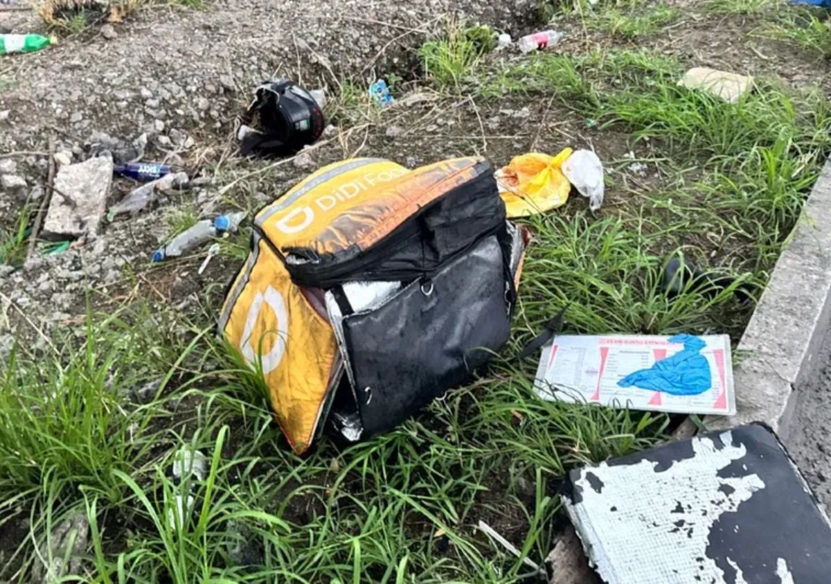 Fue aplastado por llanta trasera: Menor repartía comida cuando es arrollado por tráiler