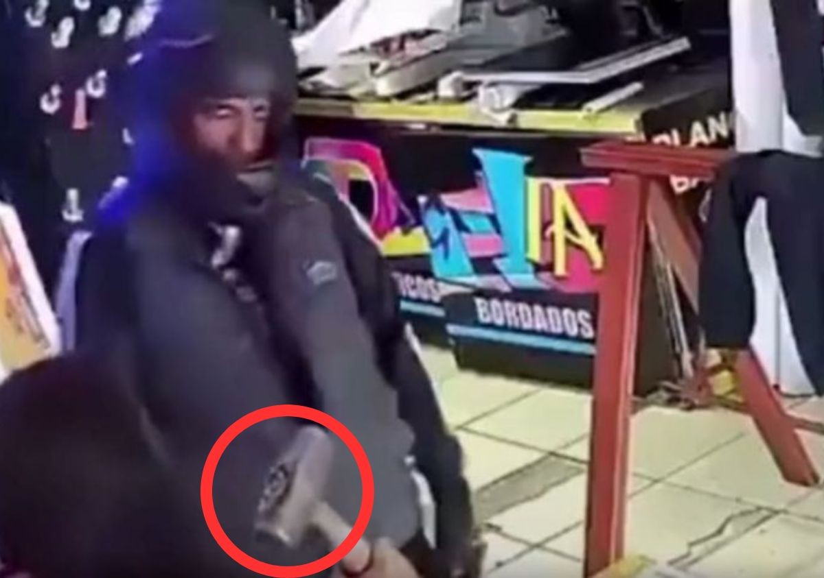 VIDEO 'No le voy a dar nada', mujer frustra asalto con un marro