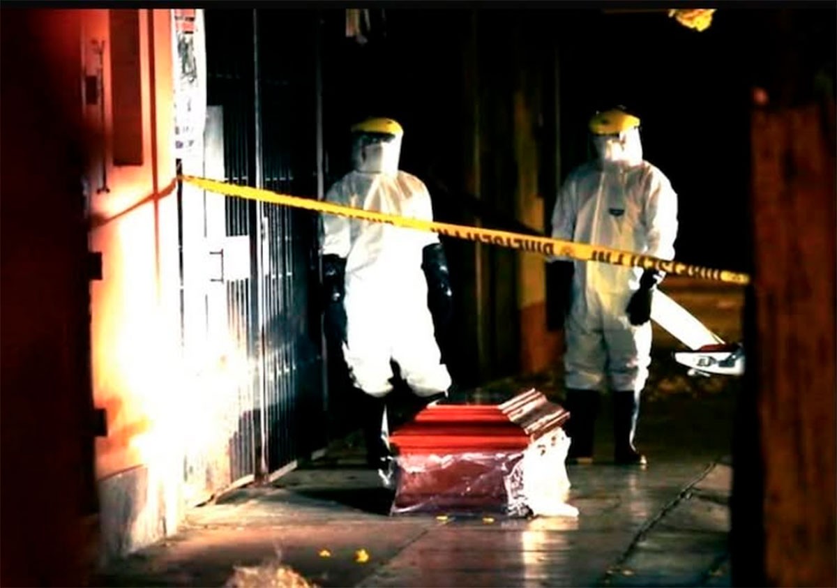 Le entregan el cadáver de su hijo en un ataúd… con todo y acta de defunción