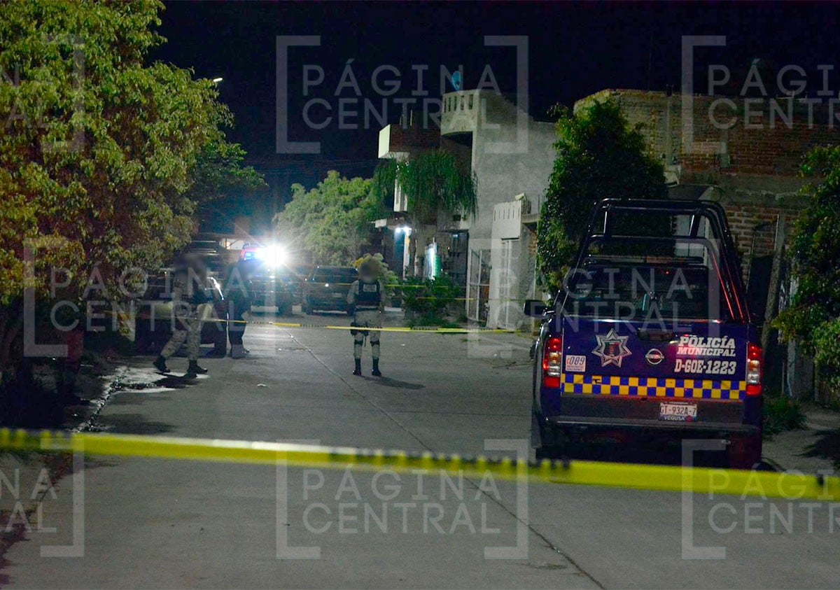 Sujeto armado ingresa a la fuerza a una casa y ejecuta a un hombre, escapó en una moto