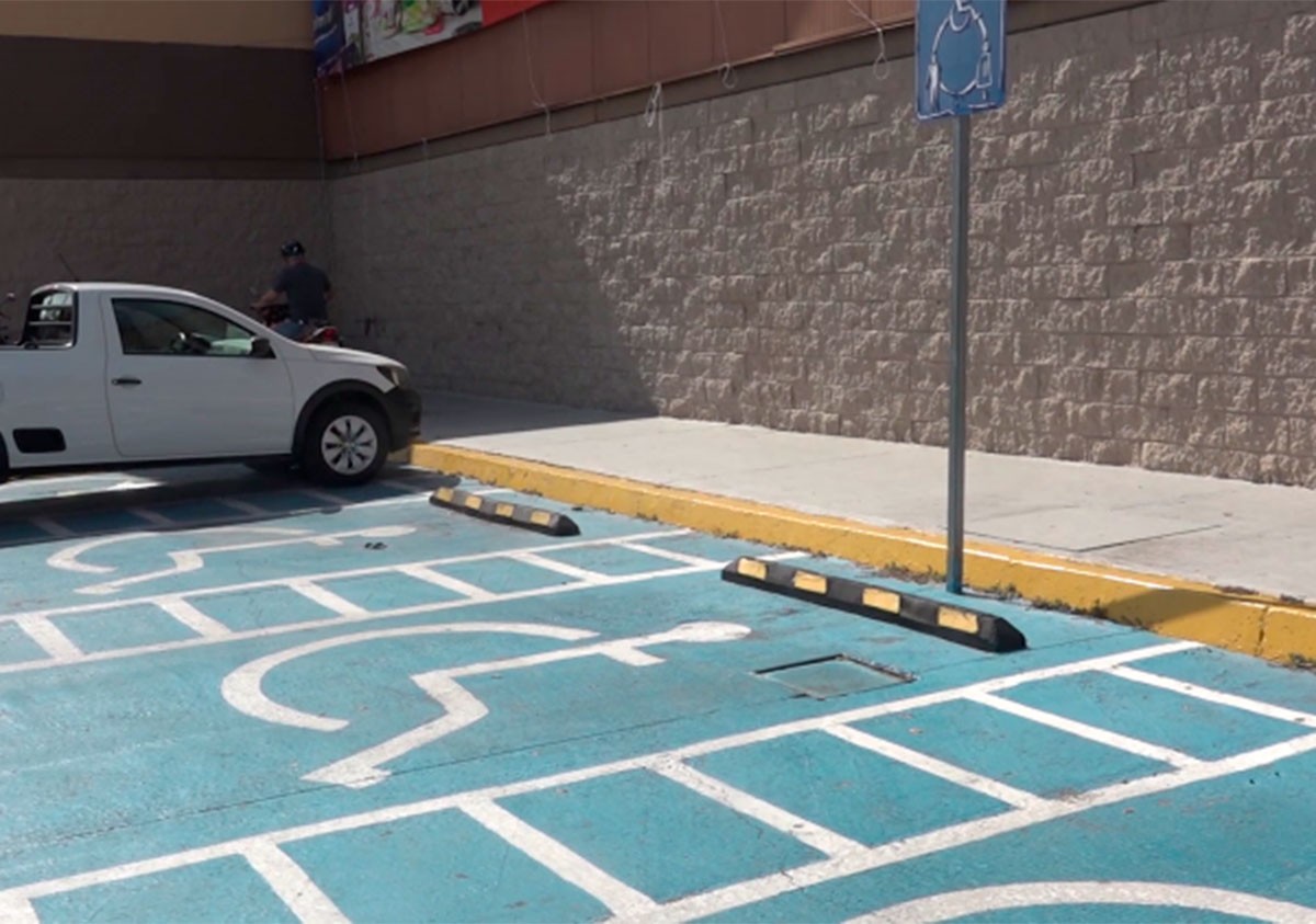 “No son puestos a capricho” Piden respetar los espacios para personas con discapacidad